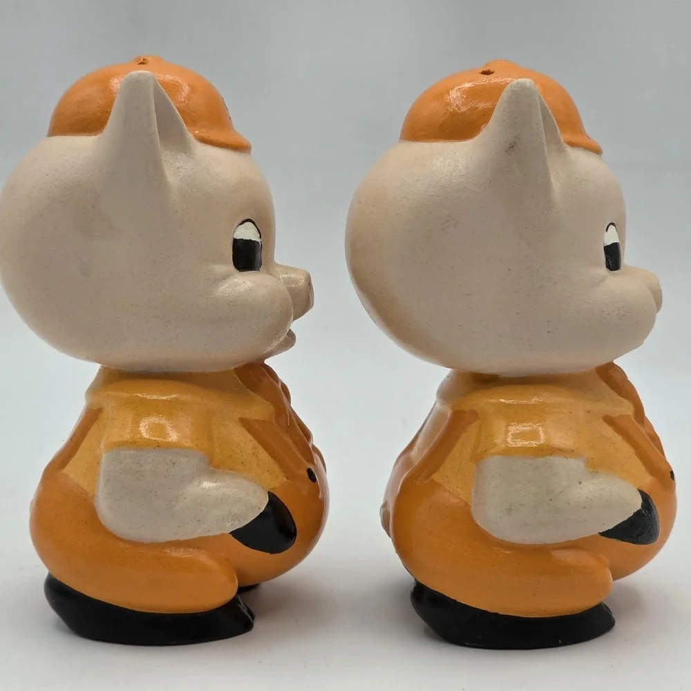Ceramic Pig Salt & Pepper Shakers Set of 2 Orange Overalls Farmhouse Decor Pair‎